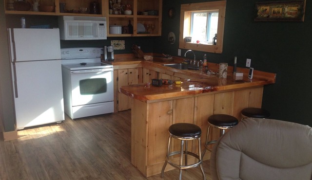 Grasse River Waterfront Cottage minutes to Waddington