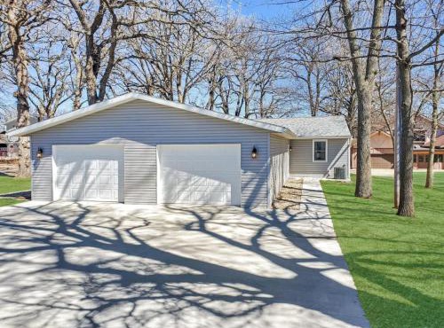 Grassy Knoll Retreat on the Big Spirit Lake
