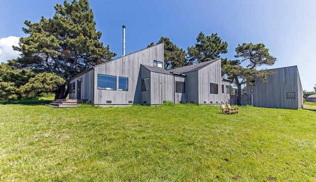Grateful Getaway | Fireplace and Scenic Views