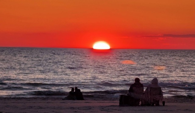 Grateful in Caseville!nCharming 3-bedroom 1.5 bath estate. sleeps 8, beach near.