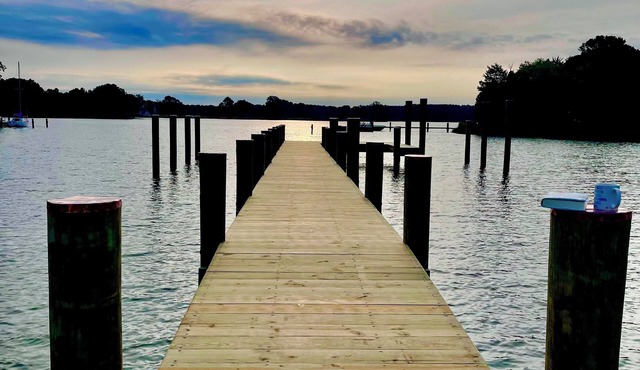 GRATITUDE FARM - A Tranquil Waterfront Renovated Farmhouse - Bozman, MD