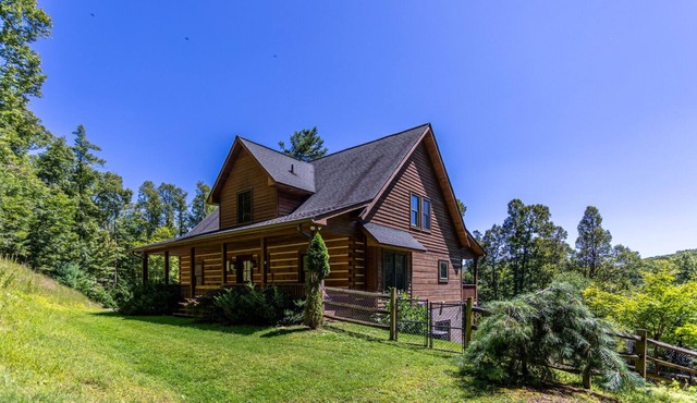 Gratitude - Hot Tub, Pool Table, Covered Decks, 5 minutes to Boone