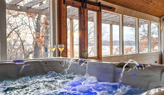 Gray Goose Manor | Lakefront, Fire Pit, Lake Views, Amazing Sunsets!