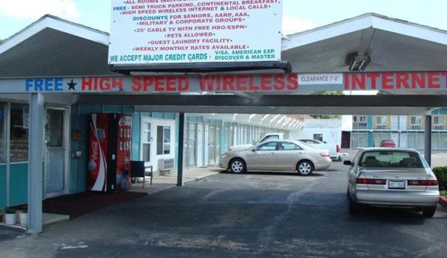 Gray Plaza Motel