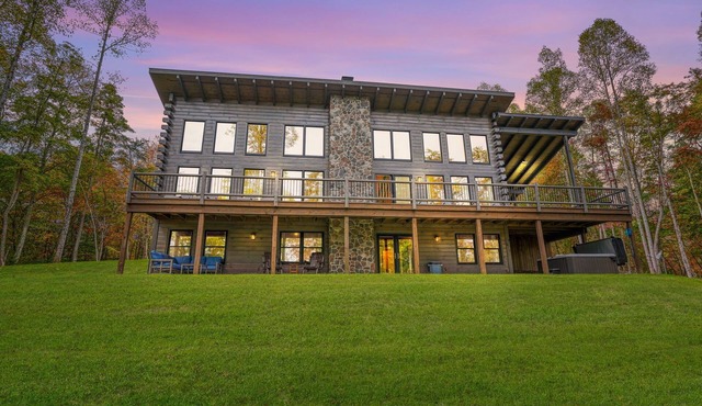 Gray Ridge - 6BR/4BA Modern Style Log Cabin - Walk to Old Man's Cave!