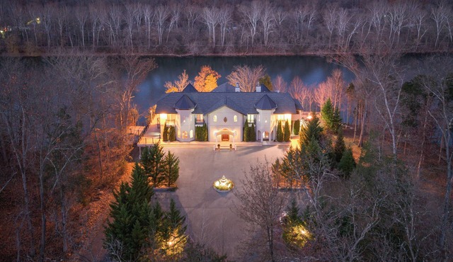 Graycliff Hall: Riverfront Estate w/Heli Pad, Private Chef, Hot Tub
