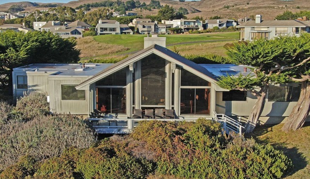 Grayhaven - Panoramic views of the Pacific, spacious comfortable, 1 level.