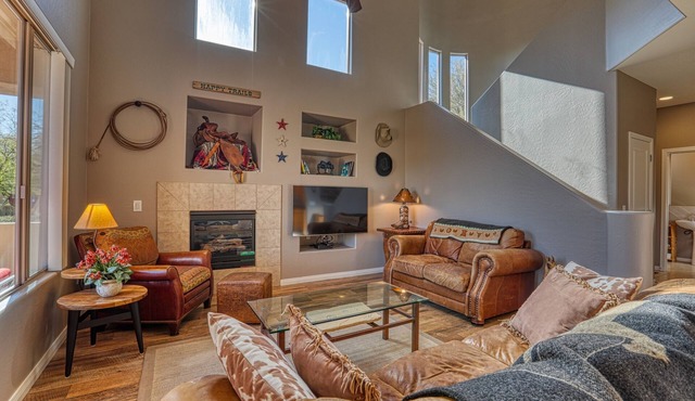 Grayhawk Retreat: 1700 sq. ft 2BR Luxe Townhome - Pool, HotTub & Mountain Views