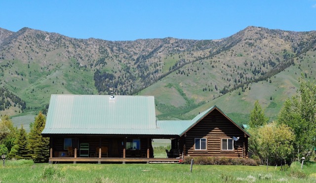 Grayling Cabin on the famous Henry's Lake