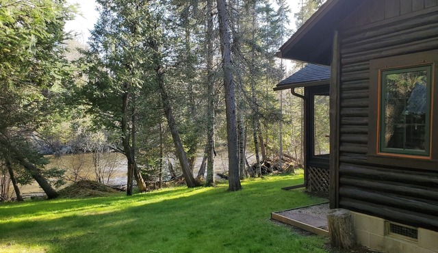 Grayling MI - Fisherman's Log Cottage on the Holy Waters of the AuSable River