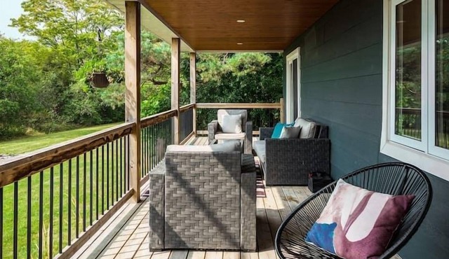 Grays Lane - Minutes to Sandbanks