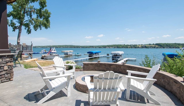 Grayshores Getaway: Celebrate Galentine's Day in Style!