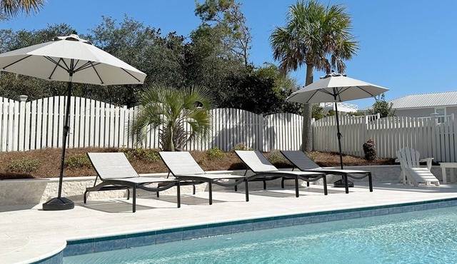 Grayton Beach Private Swimming Pool 4 min walk to the BEACH!