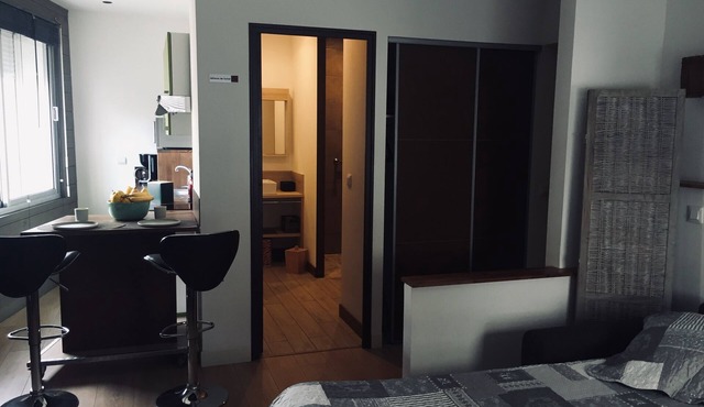 GRD STUDIO (35m2) GROUND FLOOR/NEW DECO WOOD CTRE 5MN ON FEET, BUS AT 1 EURO