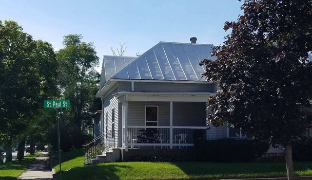 Great 1 Bedroom unit with easy access to everything