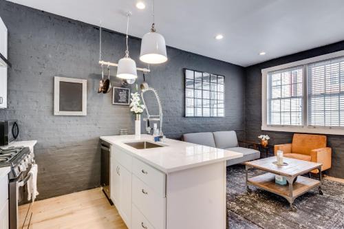 Great 1 BR Apartment in West Town