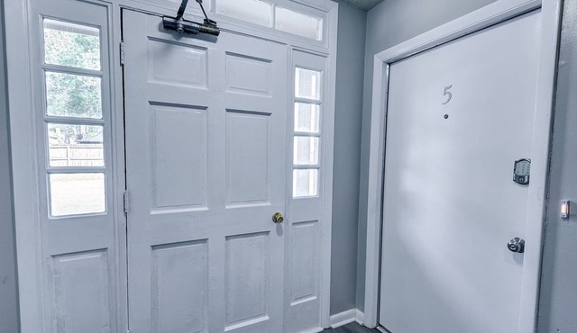 Great 2 and bedroom near downtown
