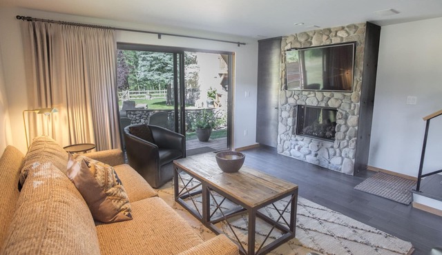 Great 2 bed townhouse. This is the best location in Ketchum!