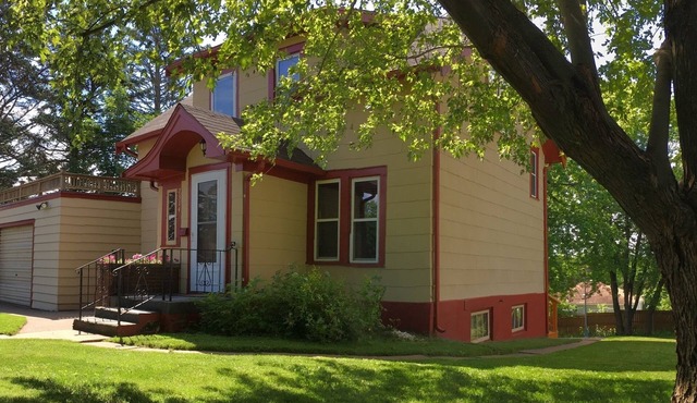 Great 2 bedroom home in an excellent location.