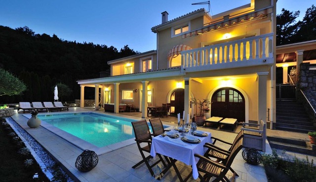 Great 2-BR villa for 4 with swimming pool above Opatija
