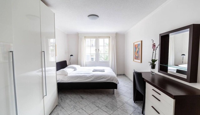 Great 2BR flat/old town Niederdorf