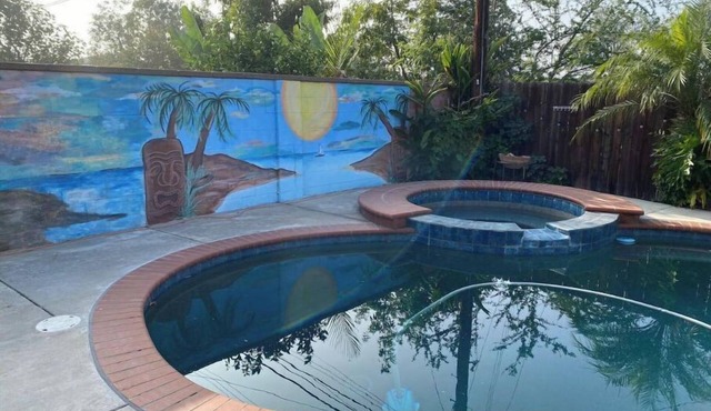 Great 3 bedroom 2 bath single family home close to Disneyland.