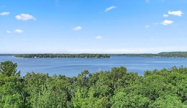 Great 3-bedroom home near Interlochen Arts Academy, State Park, lakes and more!