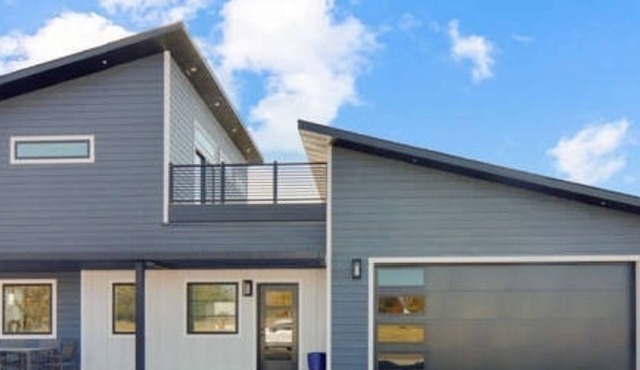 Great 3-bedroom house on beautiful Lake Shetek sleeps 10!