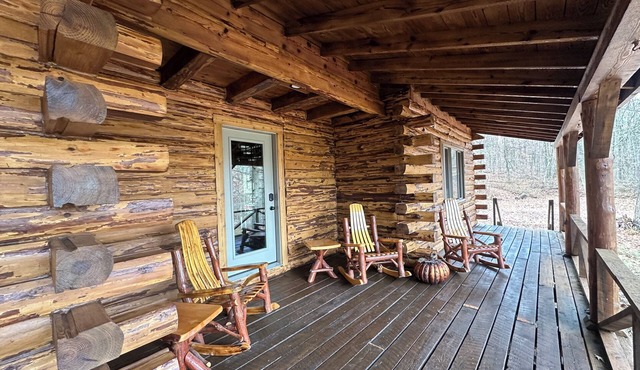 Great 3 Bedroom Log House in Amish Country