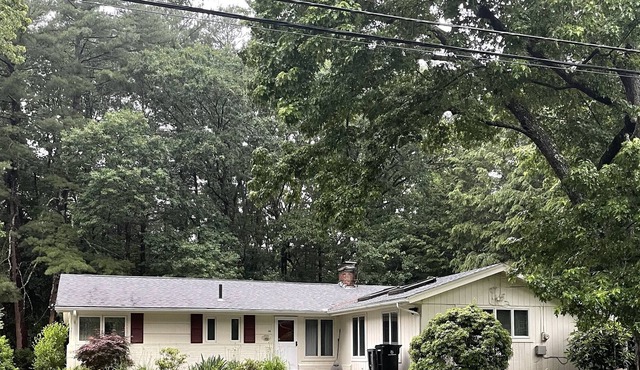 Great 3 Bedroom older house close to Boston, Worcester and other great locations