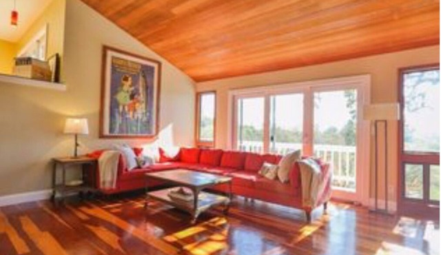 Great 3-bedroom private house, inground pool 1.1 acres 5 minutes from downtown