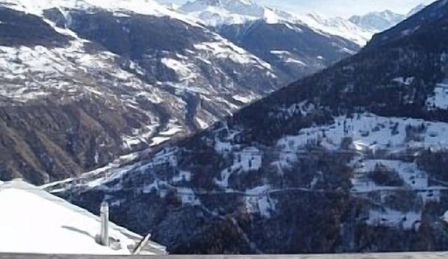 Great 4 Valleys Location, Huge Ski and Boarding for all abilities