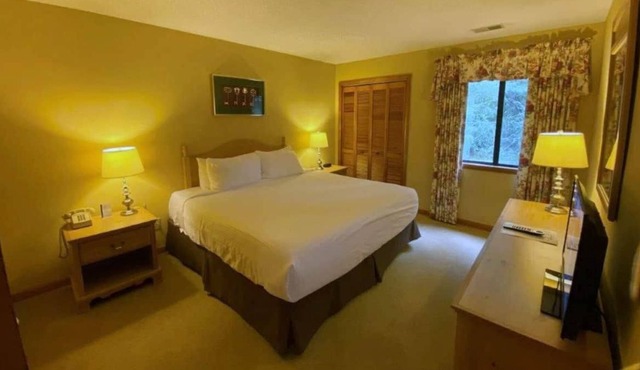 Great Adventure in North Carolina! 2 Serene Units, Free Parking, Gym, 3 Pools