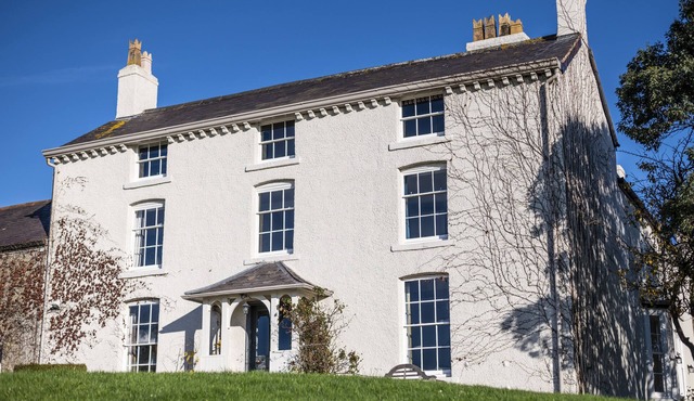 Great Alder House -Huge Georgian Country House in the Welsh Hills sleeps 12