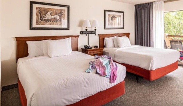 Great Amenities! 3 Convenient Units, Pool, Free Parking!