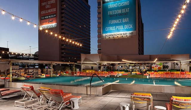 Great Amenities Onsite! 3 Convenient Units! Minutes to The Neon Museum!