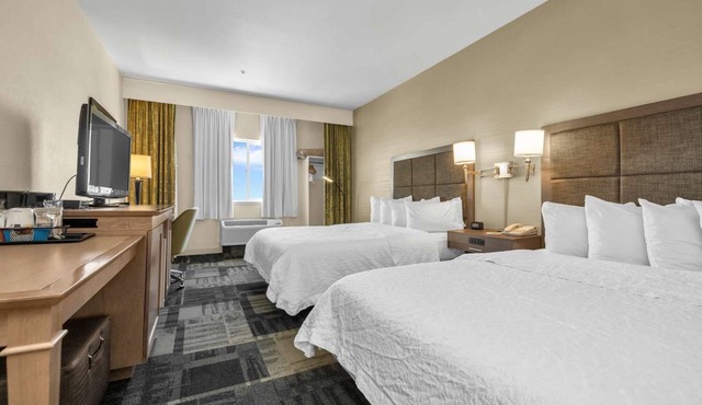 Great Amenities Onsite! Outdoor Pool and Terrace, Free Continental Breakfast