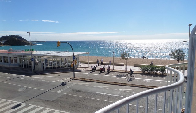 GREAT APARTMENT IN SEA FRONT. BEST POSSIBLE LOCATION IN TOWN.