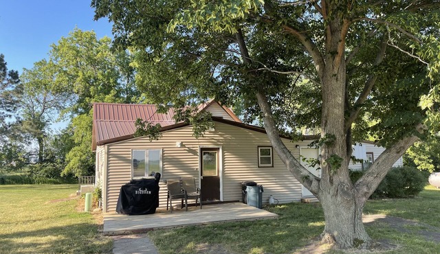Great area for hunting and fishing, dog kennel on property
