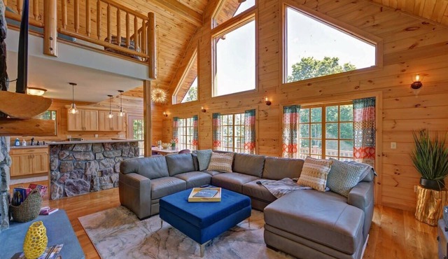 Great Barrington, Cabin Sleeps 14, Walk To Town