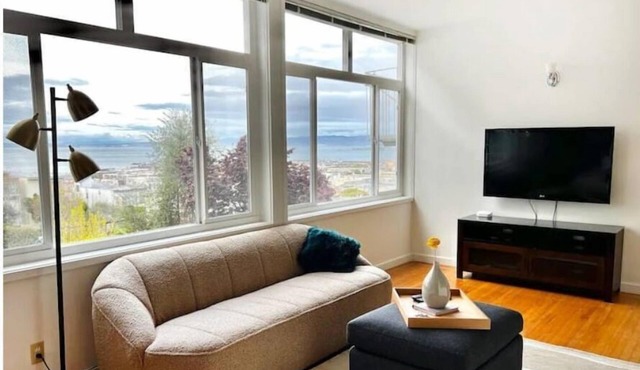 Great Bay Views in Russian Hill