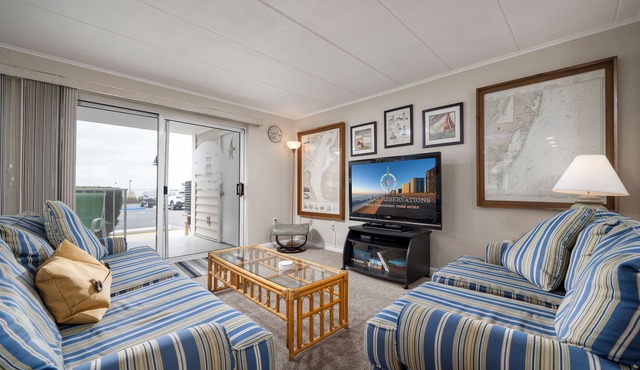 Great bayfront location that is steps from the Convention Center