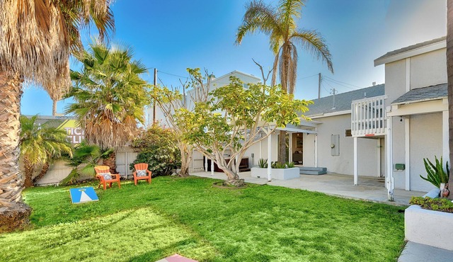 Great beach home - private hot tub & yard - only five houses to the sand