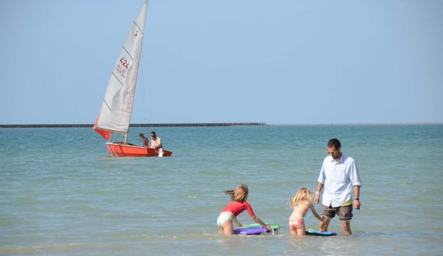 GREAT BEACH HOUSE FOR LARGE FAMILIES/GROUPS OF FRIENDS SLEEPS 12 + 2 BABIES