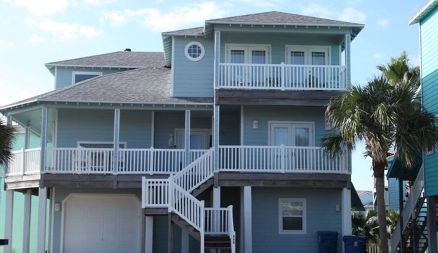 Great Beach House for family and friends!