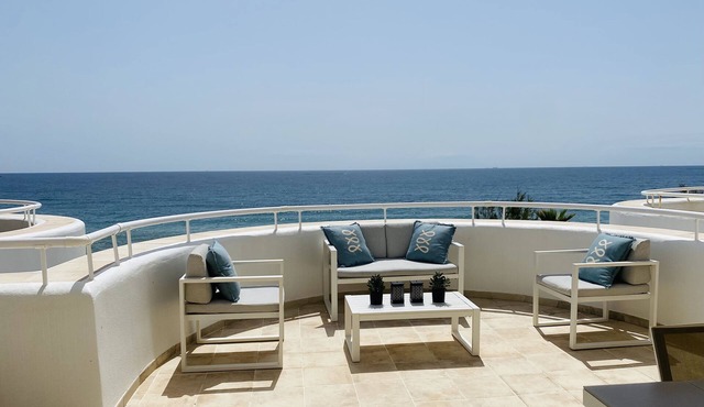 Great beachfront apartment. Stunning sea views. Superb terrace