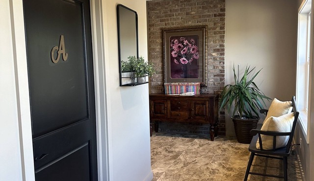 Great bedroom with private bathroom & Lounge above a local Diner