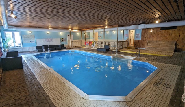 Great Blue Resorts - McCreary's Beach