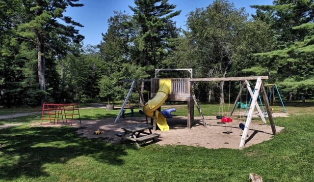 Great Blue Resort : Bonnie lake Resort Muskoka - 2 Bedroom Cottage