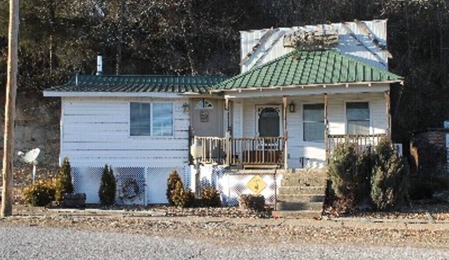 Great Cabin on Osage River in Tuscumbia, MO